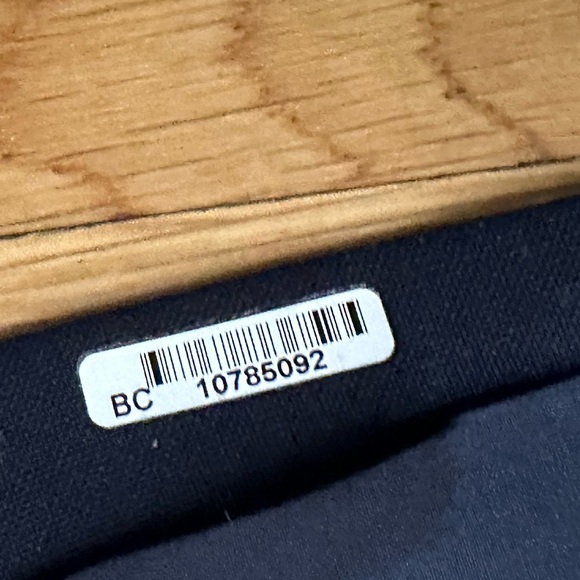 Vineyard Vines Wool Navy Blazer with Gold Buttons - Picture 5 of 9